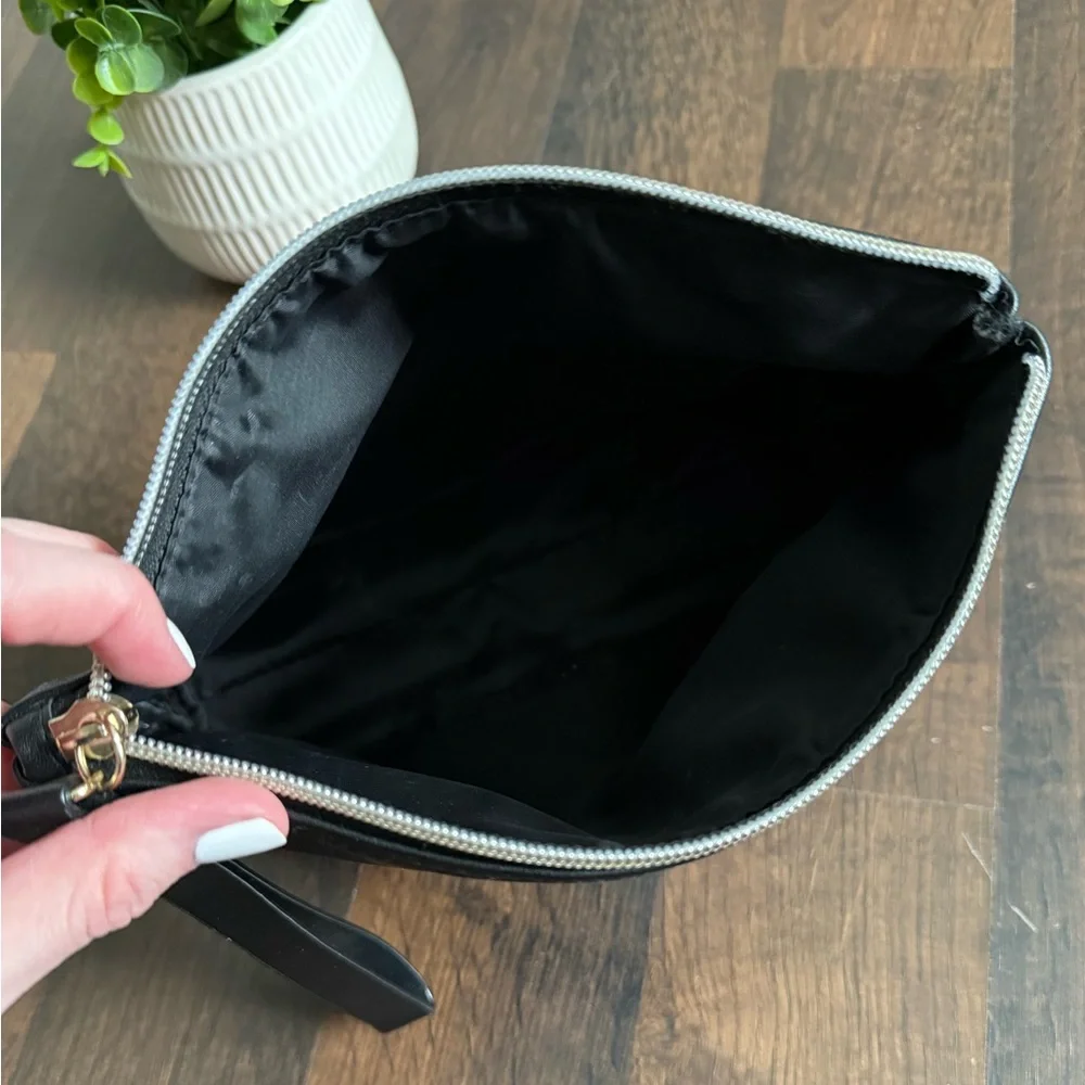 Victoria’s Secret Cosmetic Bag/Wristlet Bundle - Picture 8 of 12